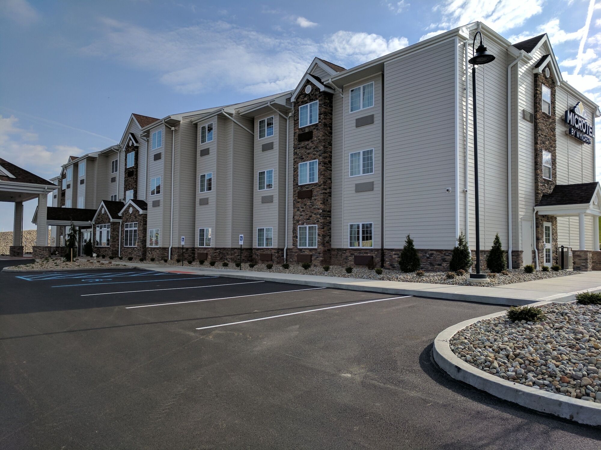 Microtel & By Wyndham 3*
